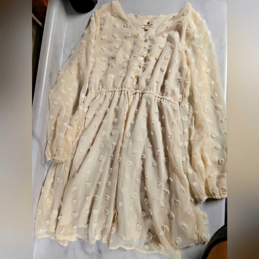 Cream long sleeve short dress